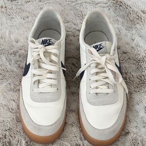 Nike Men's White and Gray Sneakers with Gum Sole